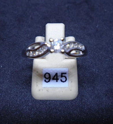 Ladies 18ct white gold single stone diamond set shoulders ring image 0